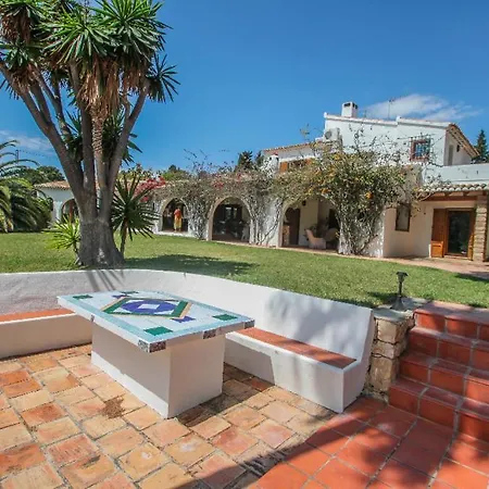 Finca Raiz - Modern, Well-equipped With Private Pool In Villa